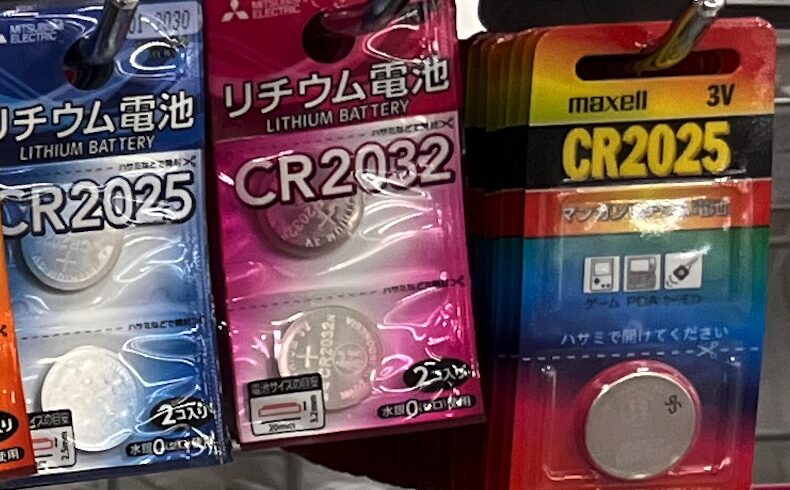 近隣のダイソーで売っていたCR2032とCR2025